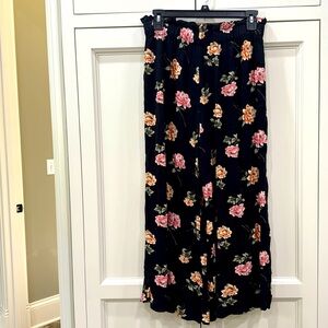 American Eagle Ruffle Waist Black Floral Palazzo Pants. Medium.  A.E. Wide Leg